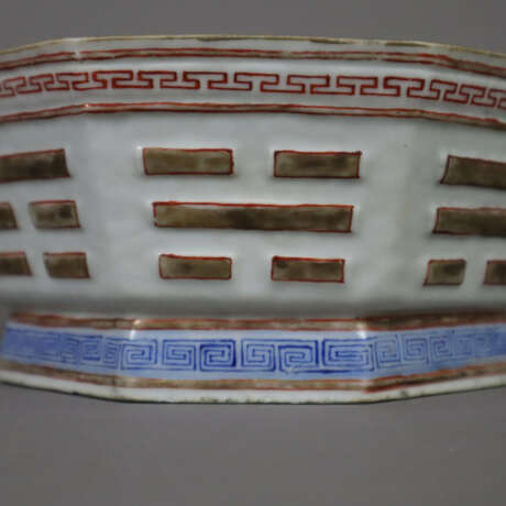 Porzellan-Zierschale - China, ausgestellter oktogo… - Foto 2 Porzellan-Zierschale - China, ausgestellter oktogo… - Foto 2