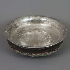 Große prunkvolle Speiseschale mit aufwendiger Silb…