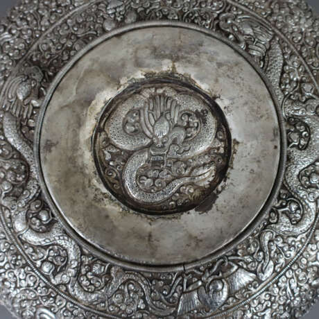 Große prunkvolle Speiseschale mit aufwendiger Silb… - Foto 2 Große prunkvolle Speiseschale mit aufwendiger Silb… - Foto 2