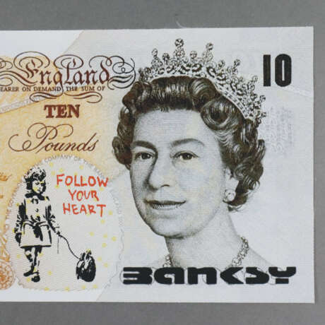 Banksy - "Dismal 10 Pound Canvas" mit "Follow your… - photo 2 Banksy - "Dismal 10 Pound Canvas" mit "Follow your… - photo 2