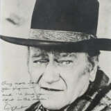 John Wayne - eigenhändig signiertes Foto von John … - фото 1
