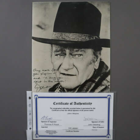 John Wayne - eigenhändig signiertes Foto von John … - фото 2 John Wayne - eigenhändig signiertes Foto von John … - фото 2