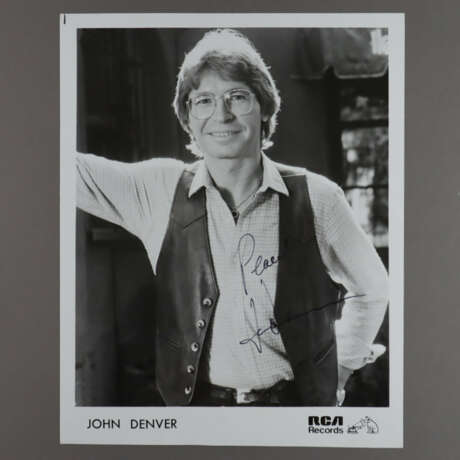 Autogramm John Denver - s/w RCA-Publicityfoto von … - фото 1 Autogramm John Denver - s/w RCA-Publicityfoto von … - фото 1