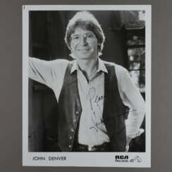 Autogramm John Denver - s/w RCA-Publicityfoto von …