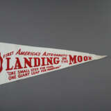 APOLLO XI - Rot-weißer Wimpel von der Mondlandung … - photo 2