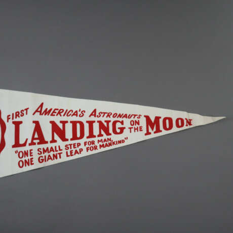 APOLLO XI - Rot-weißer Wimpel von der Mondlandung … - photo 2 APOLLO XI - Rot-weißer Wimpel von der Mondlandung … - photo 2