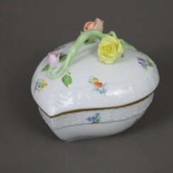 Deckeldose in Herzform - Herend, Porzellan mit Osi…