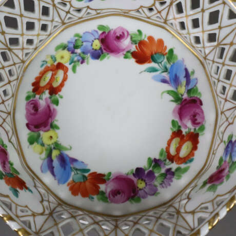 Korbschale mit Blumenmalerei - Schorndorf, Porzell… - photo 2 Korbschale mit Blumenmalerei - Schorndorf, Porzell… - photo 2