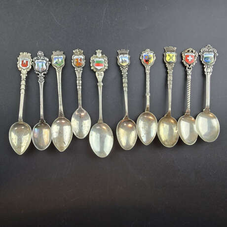 10 Andenkenlöffel - 800/835/915er Silber, gepunzt,… - photo 1 10 Andenkenlöffel - 800/835/915er Silber, gepunzt,… - photo 1