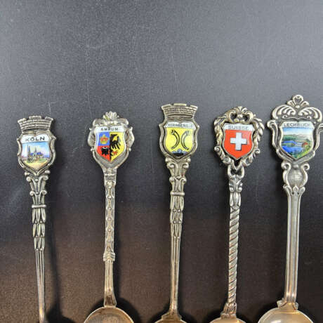 10 Andenkenlöffel - 800/835/915er Silber, gepunzt,… - photo 2 10 Andenkenlöffel - 800/835/915er Silber, gepunzt,… - photo 2