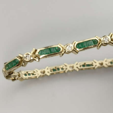 Goldarmband mit Smaragden und Diamanten - Gelbgold… - фото 2