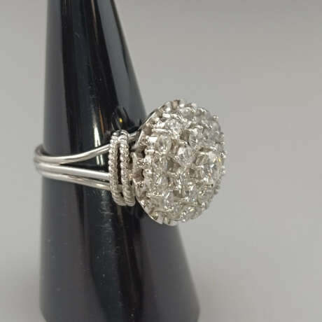 Prunkvoller 18K-Cocktailring mit Diamanten - Weißg… - фото 1 Prunkvoller 18K-Cocktailring mit Diamanten - Weißg… - фото 1