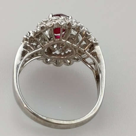 Prunkvoller Rubinring mit Diamanten - Weißgold 585… - фото 2