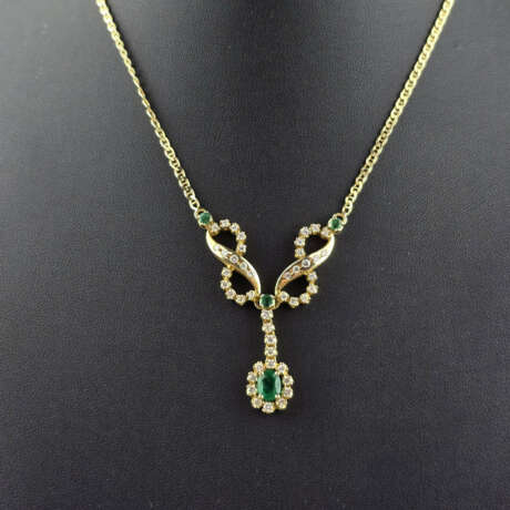 Goldcollier mit Smaragden und Diamanten - Gelbgold… - фото 1 Goldcollier mit Smaragden und Diamanten - Gelbgold… - фото 1
