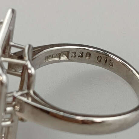 Moderner Granatring - Weißgold 585/000, gestempelt… - фото 2 Moderner Granatring - Weißgold 585/000, gestempelt… - фото 2