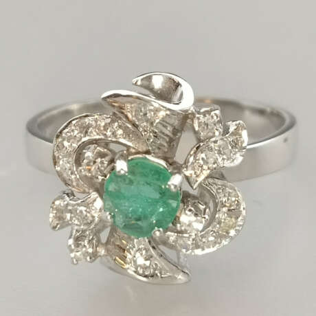 Smaragdring mit Diamanten - Weißgold 585/000 (14 K… - фото 1 Smaragdring mit Diamanten - Weißgold 585/000 (14 K… - фото 1