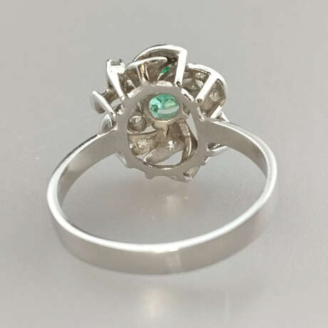 Smaragdring mit Diamanten - Weißgold 585/000 (14 K… - фото 2 Smaragdring mit Diamanten - Weißgold 585/000 (14 K… - фото 2