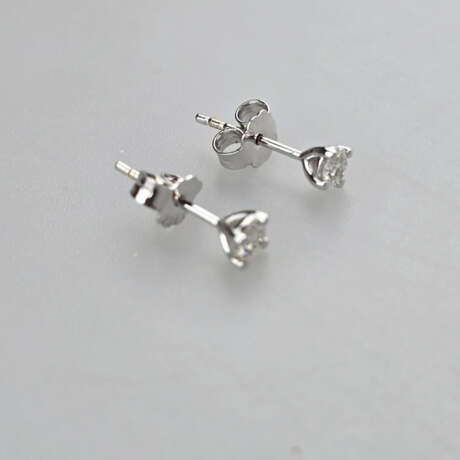 Paar 18K-Ohrstecker mit Diamanten - Weißgold 750/0… - фото 2 Paar 18K-Ohrstecker mit Diamanten - Weißgold 750/0… - фото 2