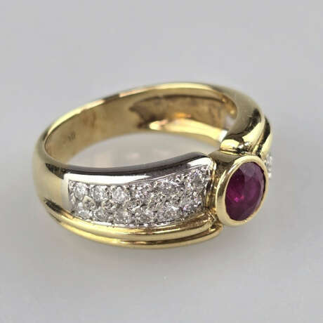 18K-Rubinring mit Diamanten- Gelbgold 750/000 (18K… - photo 1