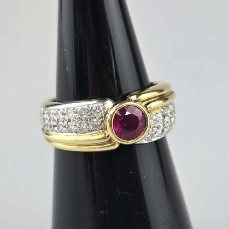 18K-Rubinring mit Diamanten- Gelbgold 750/000 (18K… - photo 2