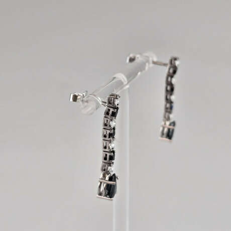 Ein Paar Saphir-/Diamant-Ohrhänger - Weißgold 585/… - фото 2 Ein Paar Saphir-/Diamant-Ohrhänger - Weißgold 585/… - фото 2