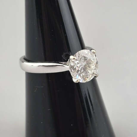 Weißgoldring mit Diamanten - 750/000 (18 K), zentr… - фото 1 Weißgoldring mit Diamanten - 750/000 (18 K), zentr… - фото 1