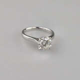 Weißgoldring mit Diamanten - 750/000 (18 K), zentr… - фото 2