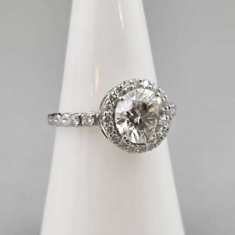 Diamantring in Weißgold - 585/000 (14 K), zentrale… - фото 1 Diamantring in Weißgold - 585/000 (14 K), zentrale… - фото 1