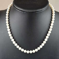 Akoya-Perlenkette - 61 Perlen im Verlauf angeordne…