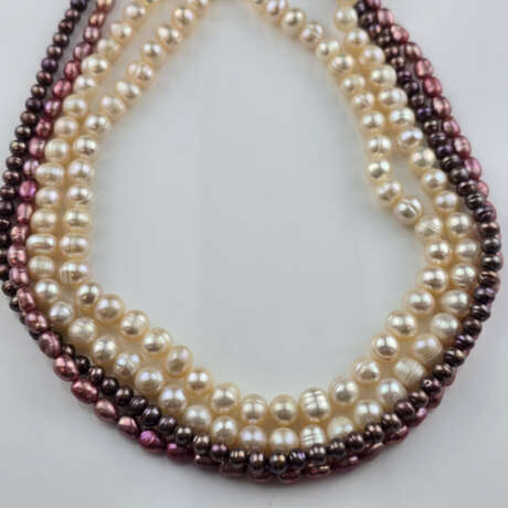 Perlencollier - 4-reihig, unregelmäßig runde weiße… - фото 2 Perlencollier - 4-reihig, unregelmäßig runde weiße… - фото 2