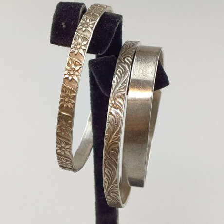 Drei Silberarmreife - 1 offene Armspange, Sterling… - фото 1