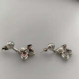 Ein Paar Silberohrhänger mit Spinell- und Perlenbe… - фото 2