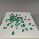 Konvolut lose Smaragde - 52 Stück, natürliche grün… - фото 2