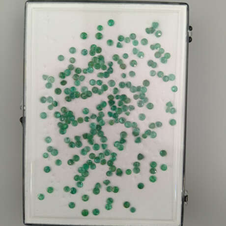 Konvolut lose Smaragde - 225 Stück, natürliche Sma… - фото 1 Konvolut lose Smaragde - 225 Stück, natürliche Sma… - фото 1