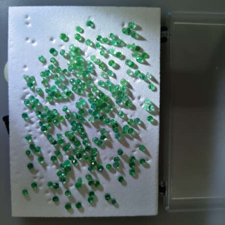 Konvolut lose Smaragde - 225 Stück, natürliche Sma… - фото 2 Konvolut lose Smaragde - 225 Stück, natürliche Sma… - фото 2