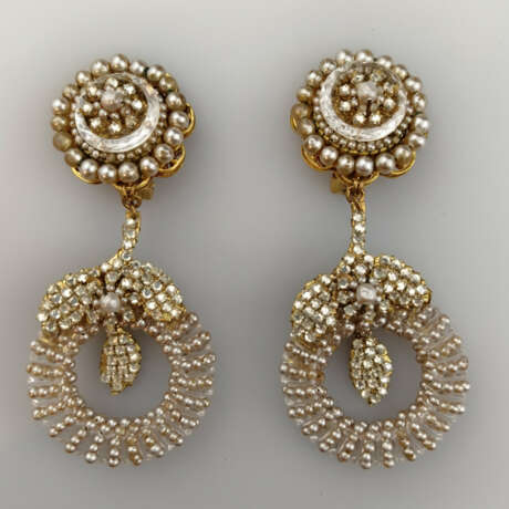 Paar große üppig verzierte Ohrclips mit floralem D… - фото 1 Paar große üppig verzierte Ohrclips mit floralem D… - фото 1