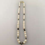 Vintage-Perlenkette - aufgefädelte silbrige Perlen… - photo 2