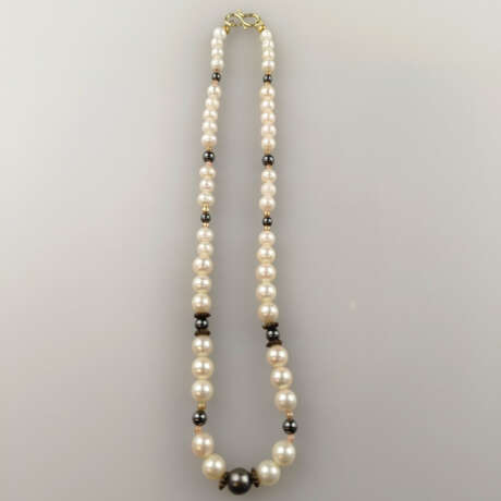 Vintage-Perlenkette - aufgefädelte silbrige Perlen… - photo 2 Vintage-Perlenkette - aufgefädelte silbrige Perlen… - photo 2