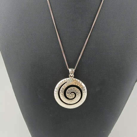 Vintage-Silberanhänger mit Kette - gehämmerter run… - фото 1