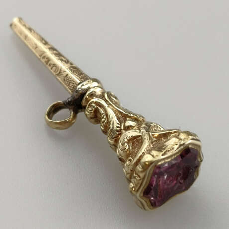 Antiker Uhrenschlüssel für Gold/Emaille-Spindeluhr… - photo 1 Antiker Uhrenschlüssel für Gold/Emaille-Spindeluhr… - photo 1