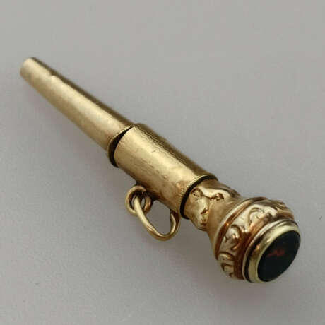 Antiker Uhrenschlüssel für Gold/Emaille-Spindeluhr… - photo 1 Antiker Uhrenschlüssel für Gold/Emaille-Spindeluhr… - photo 1