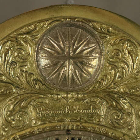 Wanduhr - 20. Jh., rechteckiges Holz-Gehäuse, scha… - photo 2 Wanduhr - 20. Jh., rechteckiges Holz-Gehäuse, scha… - photo 2