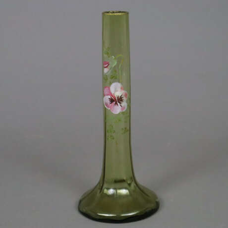 Kleine Jugendstil-Glasvase - um 1900, grünes Glas,… - photo 1 Kleine Jugendstil-Glasvase - um 1900, grünes Glas,… - photo 1