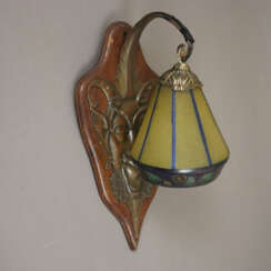 Jugendstil-Wandlampe - Glockenschirm aus gefrostet…
