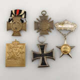 Konvolut Ehrenzeichen - 5-tlg.: 1x Eisernes Kreuz … - фото 1