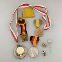 Konvolut Abzeichen - 1 Deutsches Rotes Kreuz Bluts…