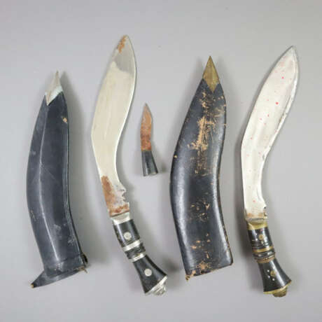 Zwei Khukuri (Kukri)-Messer mit Horngriff - Indien… - фото 1