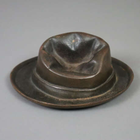 Tischobjekt in Hutform /Briefbeschwerer - 20. Jh.,… - photo 2 Tischobjekt in Hutform /Briefbeschwerer - 20. Jh.,… - photo 2