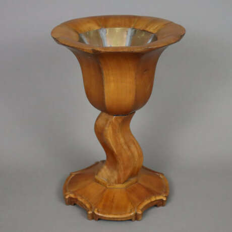 Gefußtes Holzgefäß - um 1900, Kirschbaum, 8-fach f… - photo 1 Gefußtes Holzgefäß - um 1900, Kirschbaum, 8-fach f… - photo 1