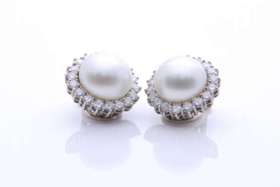Perl-Ohrclips mit Diamanten-Entourage - фото 1 Perl-Ohrclips mit Diamanten-Entourage - фото 1